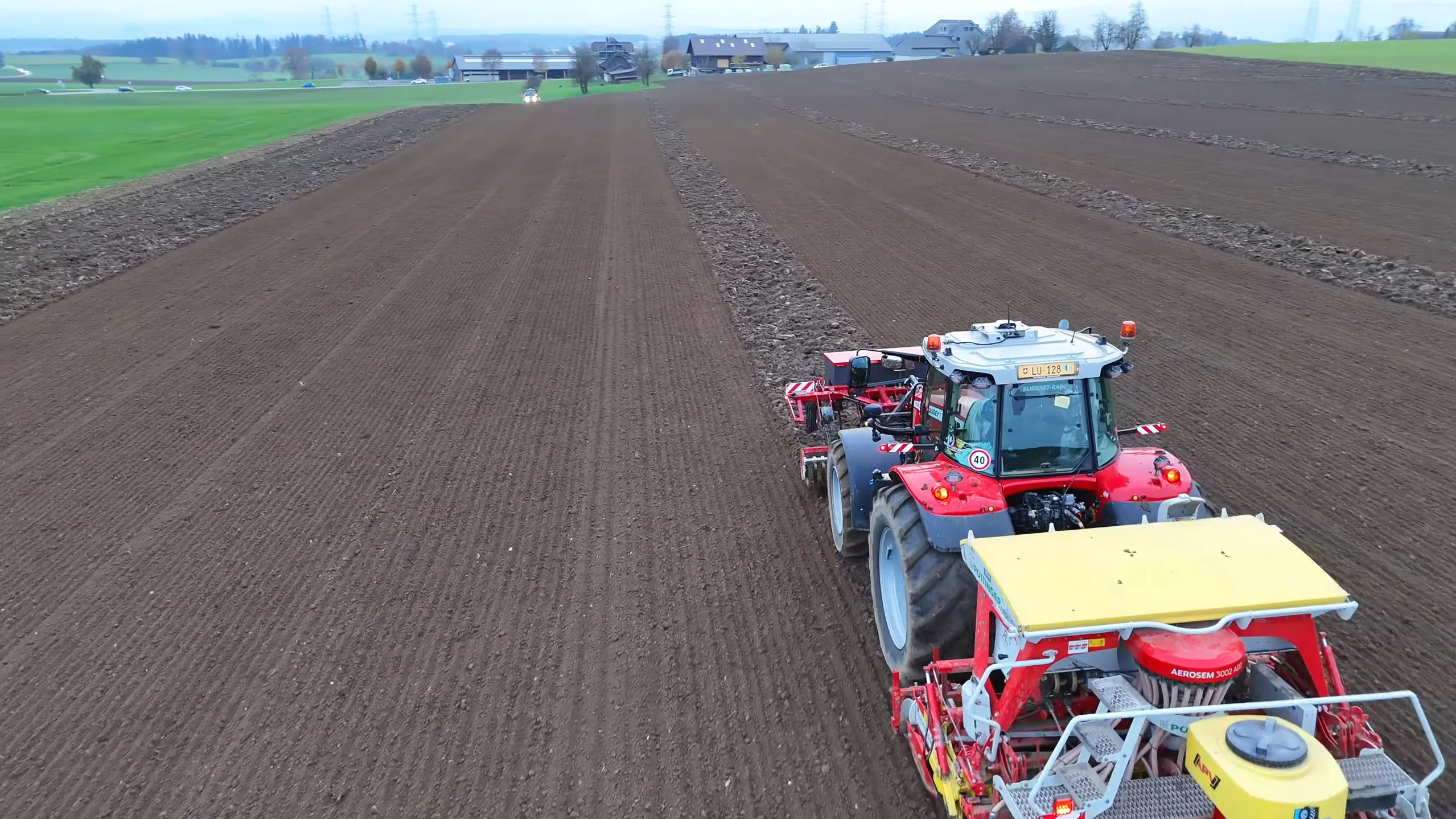 Lohnunternehmer im Traktor